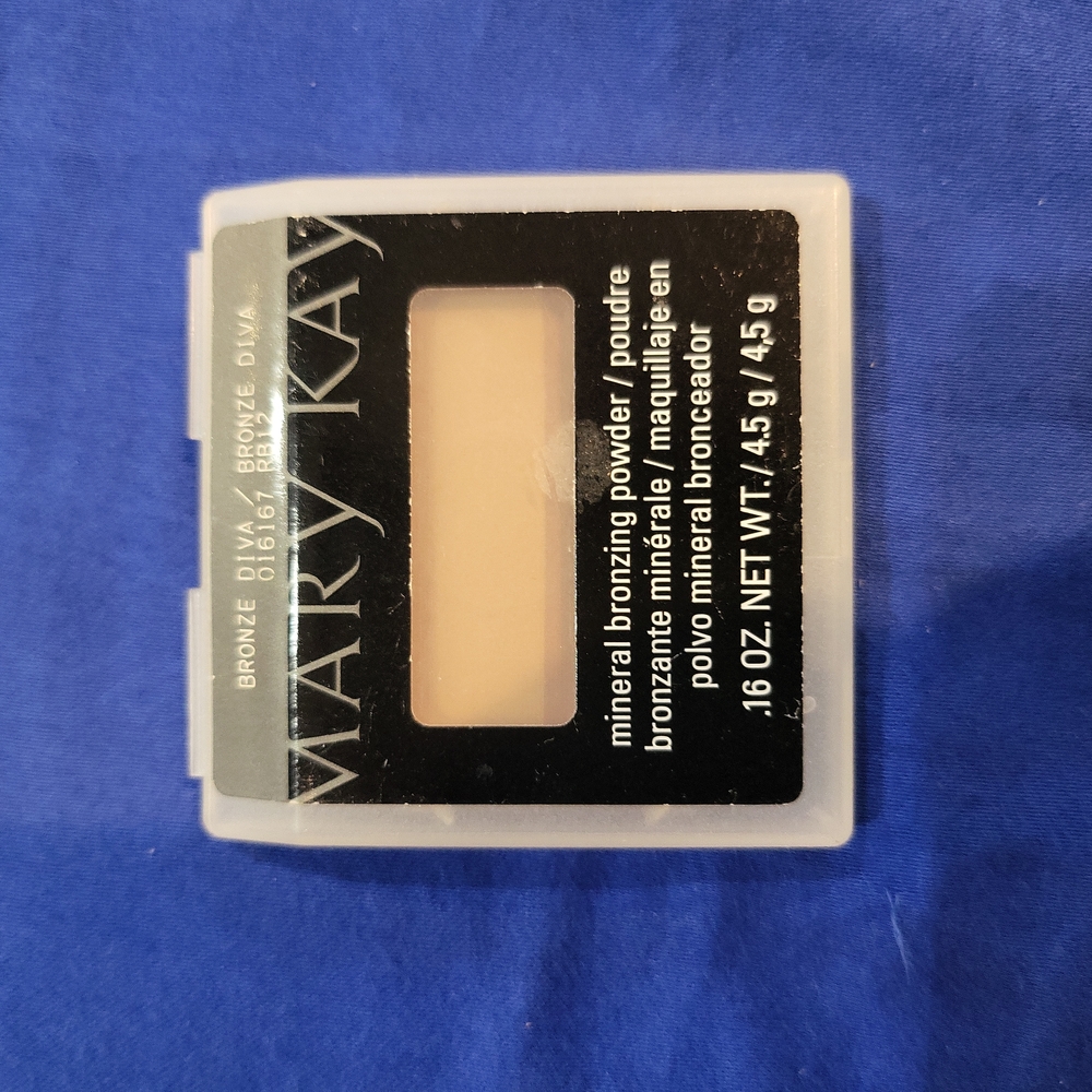 Marykay mineral bronzing powder .16 oz